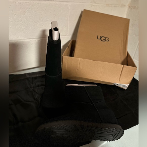 UGG BOOTS SIZE 11 - Picture 3 of 5